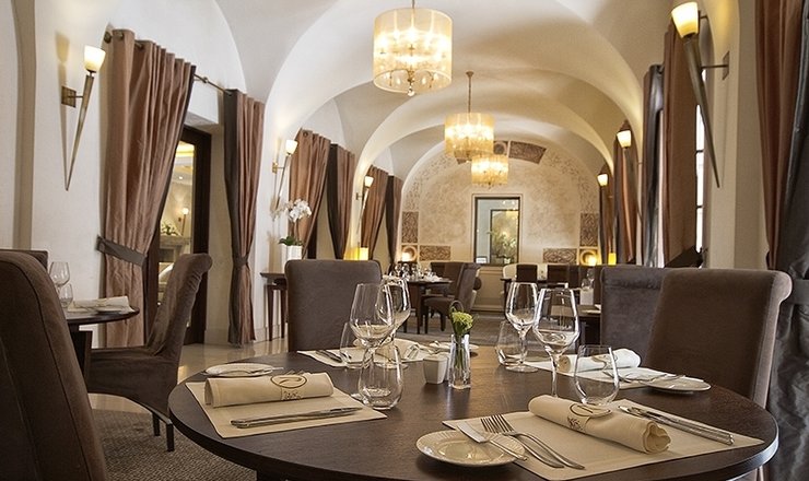 THE BEST HOTEL RESTAURANT OF 2014 IN MAMAISON HOTEL LE REGINA WARSAW