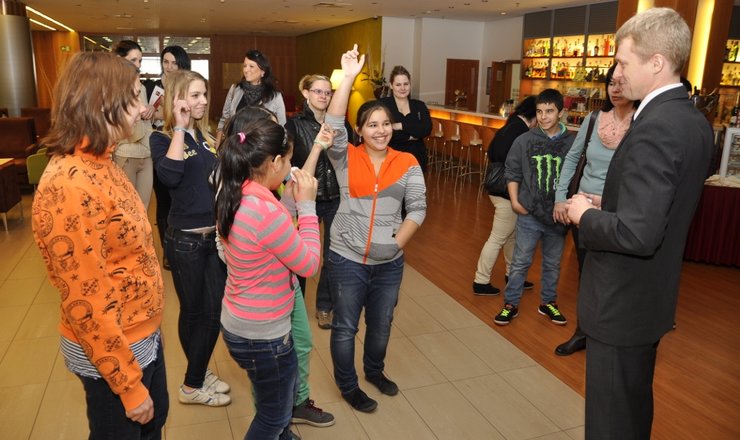 VELIKONOČNÍ PEČENÍ S DĚTMI Z DĚTSKÝCH DOMOVŮ ZAVÍTALO DO CLARIONU